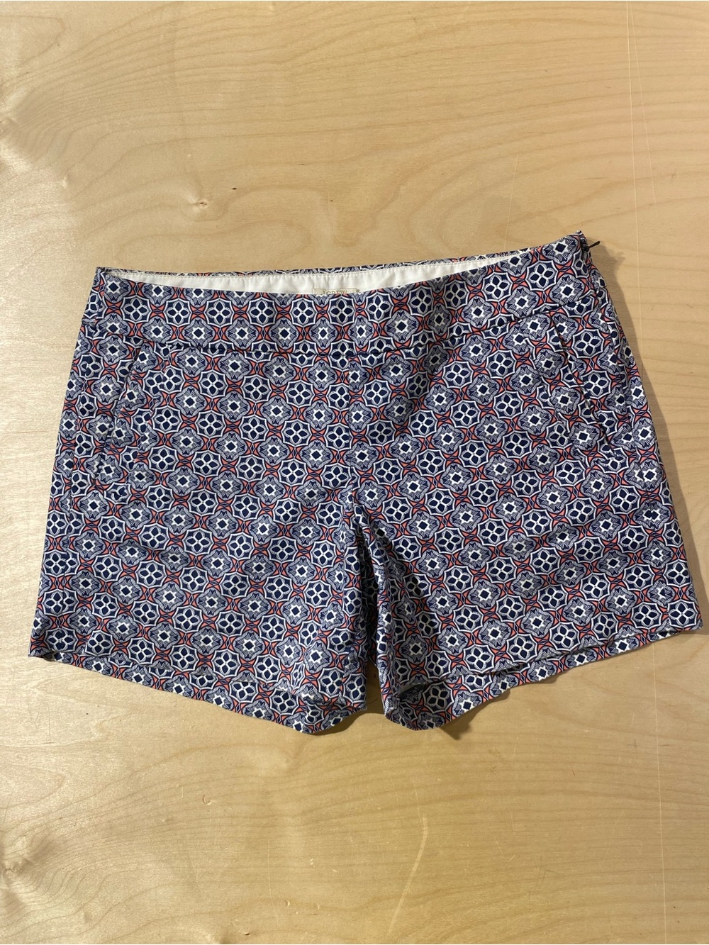J. Crew Printed Women's Swim/Active Shorts - Navy and Red Geo 6 (Y)